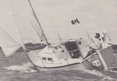 Mirage 25 Exterior Back Sailing