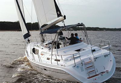 Hunter 45CC - Under Sail