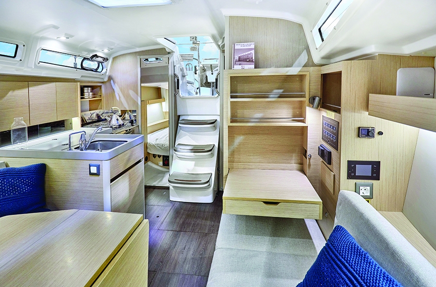 Beneteau Oceanis 341 Organizing 900